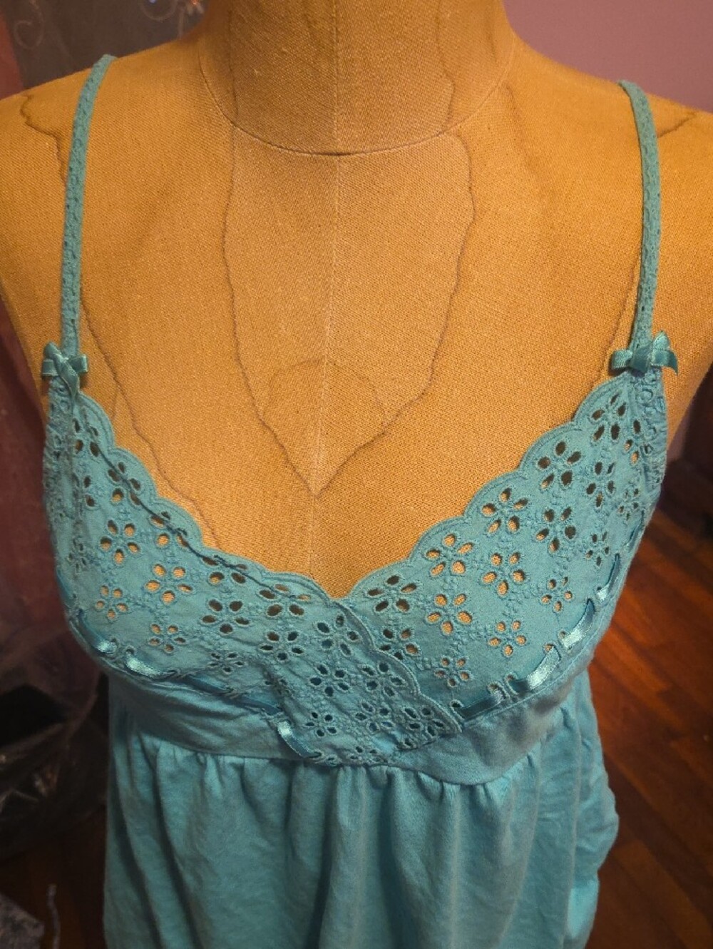 2 Victoria's Secret Ivory Eyelet Lace Camisole Top - Picture 3 of 4
